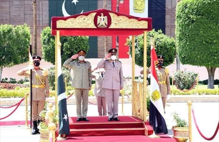  الفريق أول / محمد زكى القائد العام للقوات المسلحة وزير الدفاع والإنتاج الحربى يلتقى رئيس هيئة الأركان المشتركة الباكستانية خلال زيارته الرسمية لجمهورية مصر العربية .
